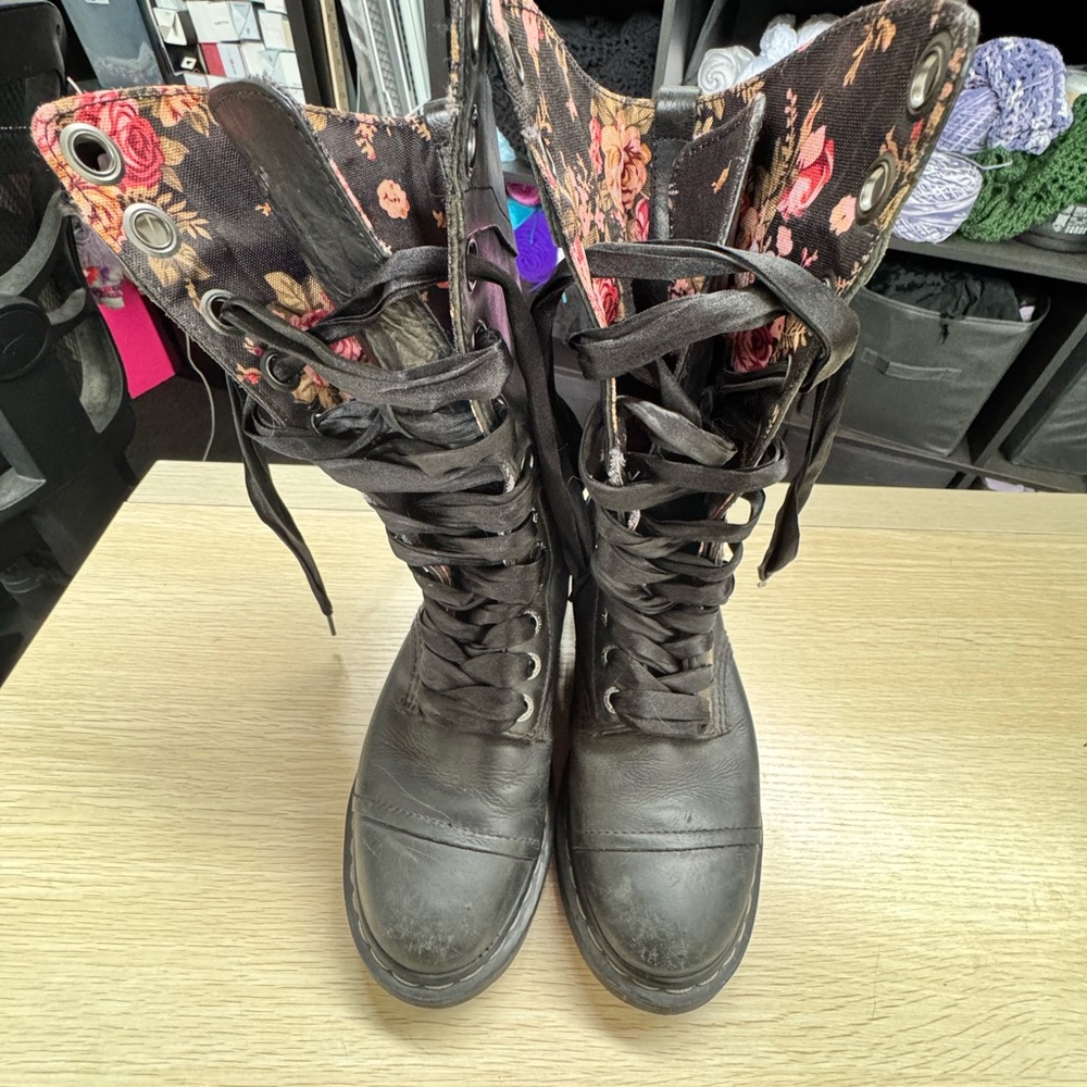 Dr. marten 1914 Triumph boots